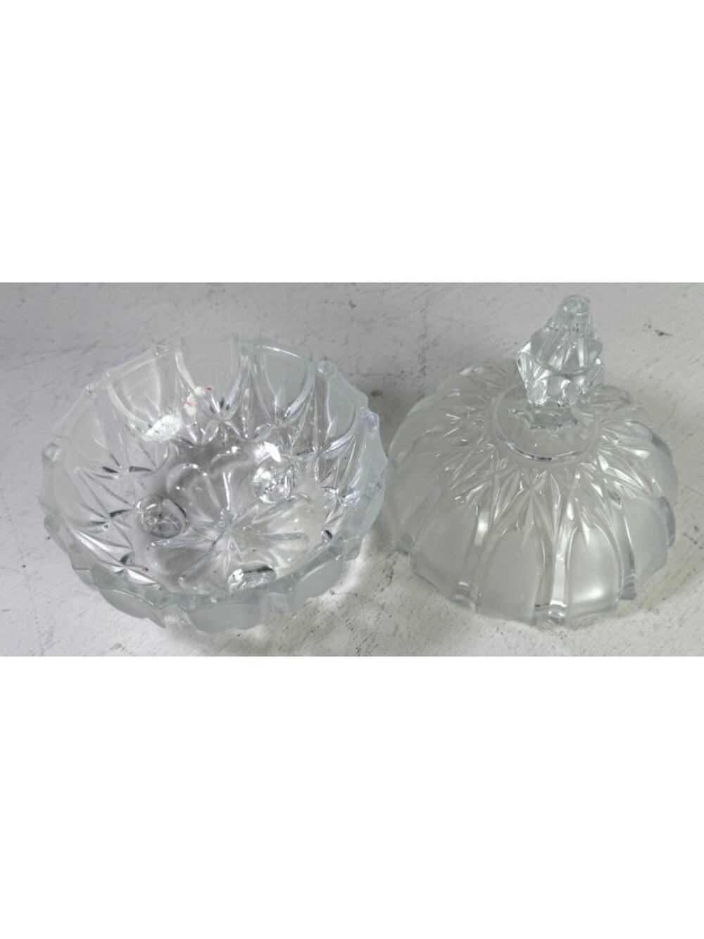 Vintage Frosted & Clear Glass Covered Candy Dish Ornate Lid Pedestal Base - Picture 6 of 11